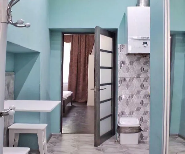 по вулиці голубовича 42 біля вокзалу комфортна повноцінна стильна *