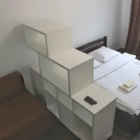 по вулиці голубовича 42 біля вокзалу комфортна повноцінна стильна Apartment Lviv