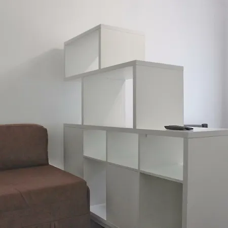 по вулиці голубовича 42 біля вокзалу комфортна повноцінна стильна Apartman