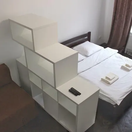 по вулиці голубовича 42 біля вокзалу комфортна повноцінна стильна Apartment