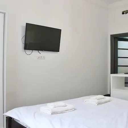 по вул.голубовича 42 *