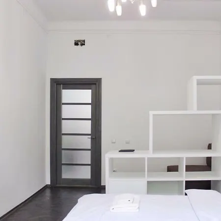 Apartment по вулиці голубовича 42 біля вокзалу комфортна повноцінна стильна
