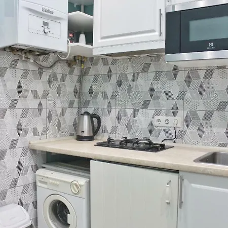 по вулиці голубовича 42 біля вокзалу комфортна повноцінна стильна Apartman Lviv