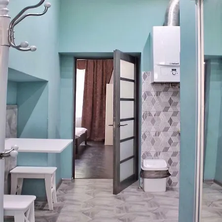 по вулиці голубовича 42 біля вокзалу комфортна повноцінна стильна *