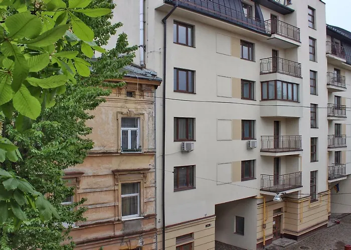 по вулиці голубовича 42 біля вокзалу комфортна повноцінна стильна * Leópolis