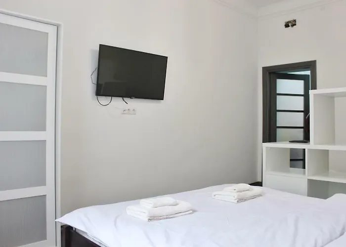 по вул.голубовича 42 *