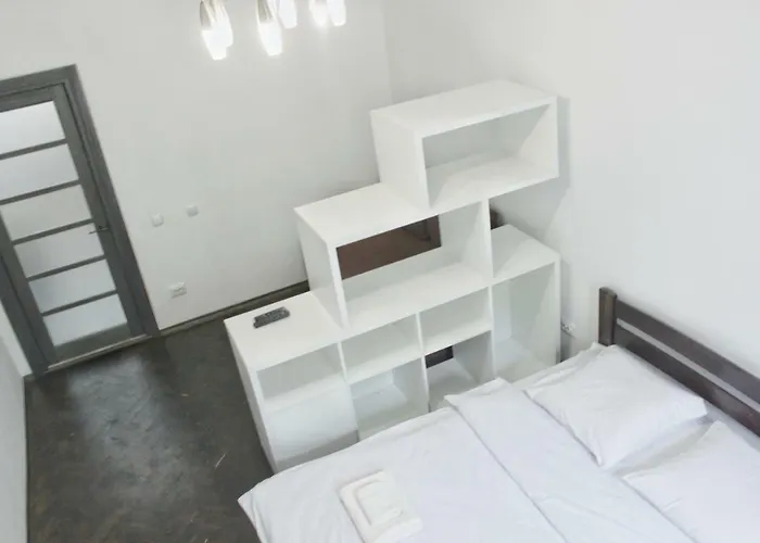 по вул.голубовича 42 *