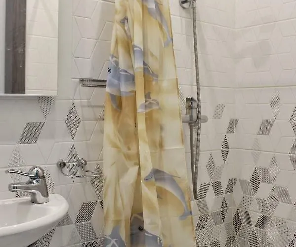 по вулиці голубовича 42 біля вокзалу комфортна повноцінна стильна