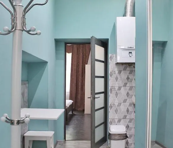 по вулиці голубовича 42 біля вокзалу комфортна повноцінна стильна