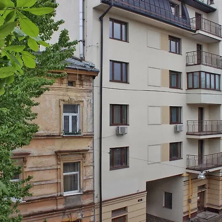 по вулиці голубовича 42 біля вокзалу комфортна повноцінна стильна * リヴィウ